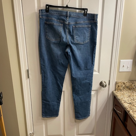 TALL Gap Women's Girlfriend Mid Rise Medium Wash Jean, Size 18 Tall - Picture 4 of 8